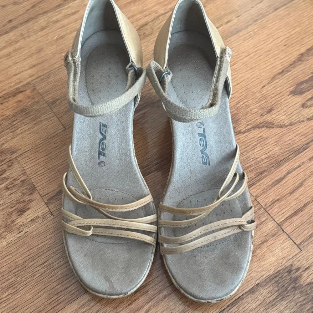 Teva Wedge Sandals Boho Chic Festival Tan Cork Ankle Strap Size 7 Travel Comfort